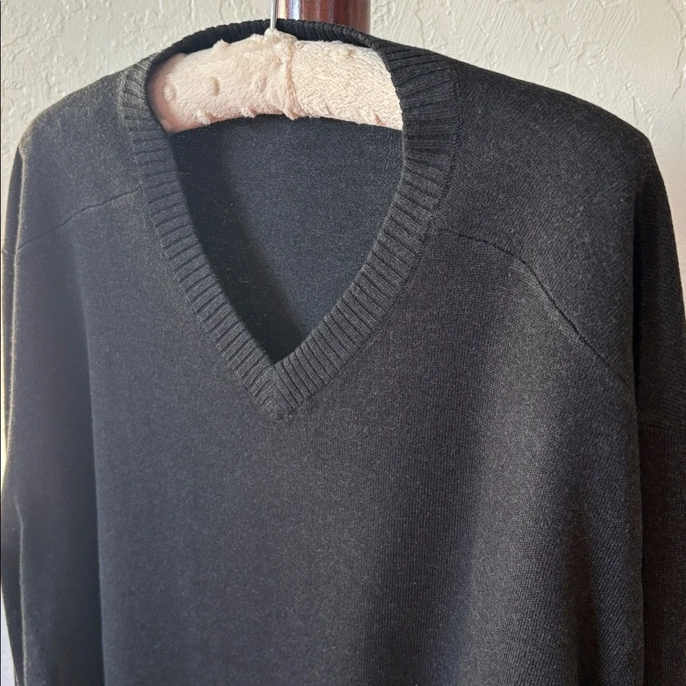 Men’s Smartwool V neck sweater. - Picture 11 of 13